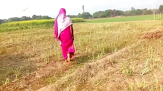 देहाती भाभी को खेत मे चोदा